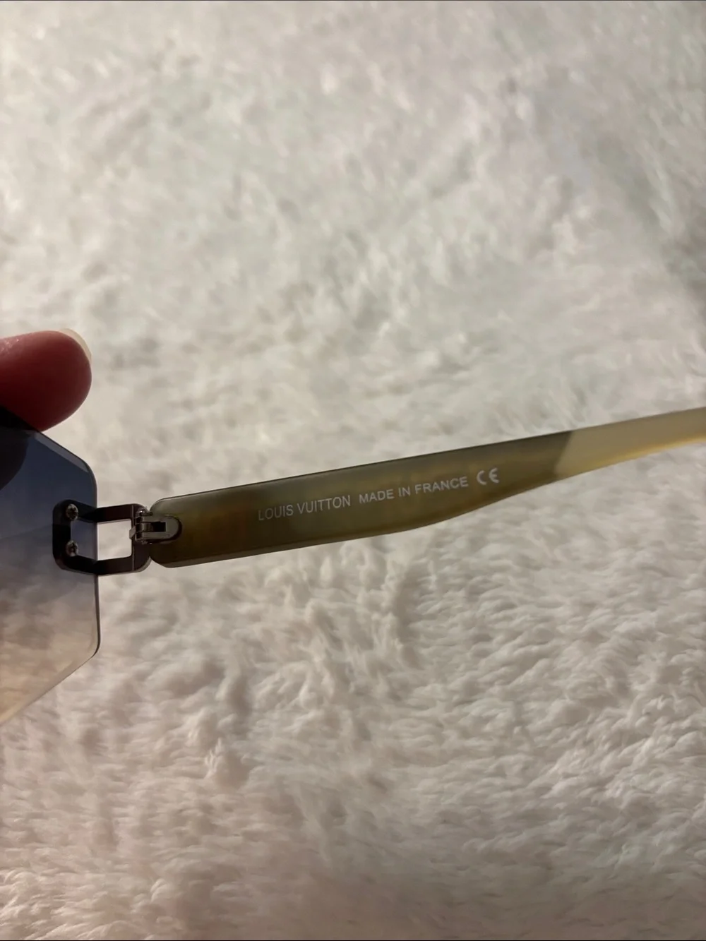 Fashion sunglasses contemporary rimless